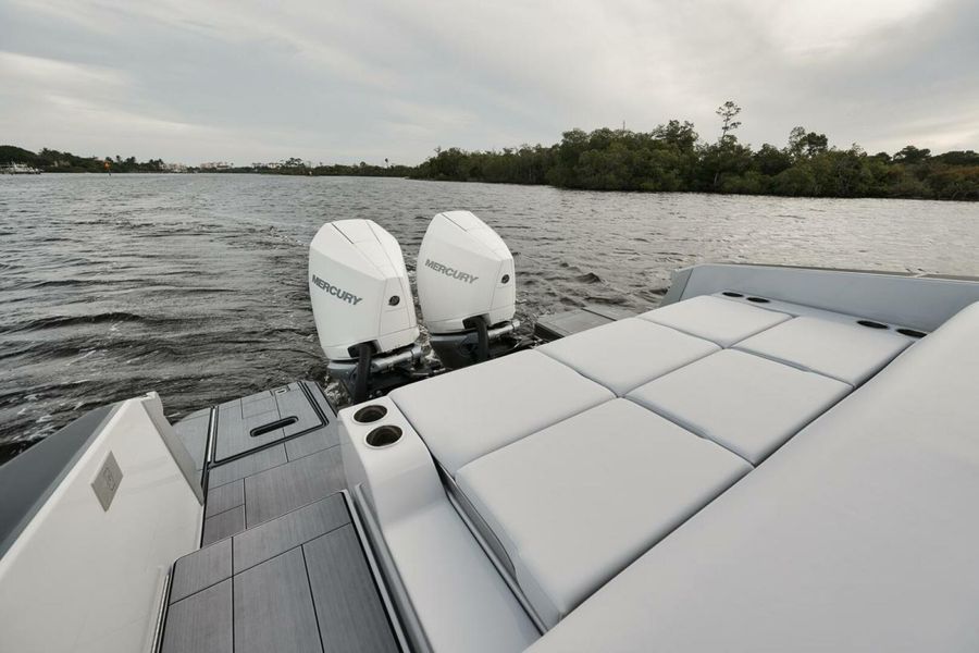 2022 Aviara AV32 Outboard