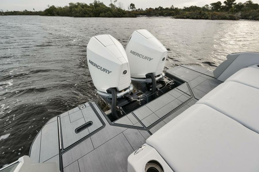 2022 Aviara AV32 Outboard