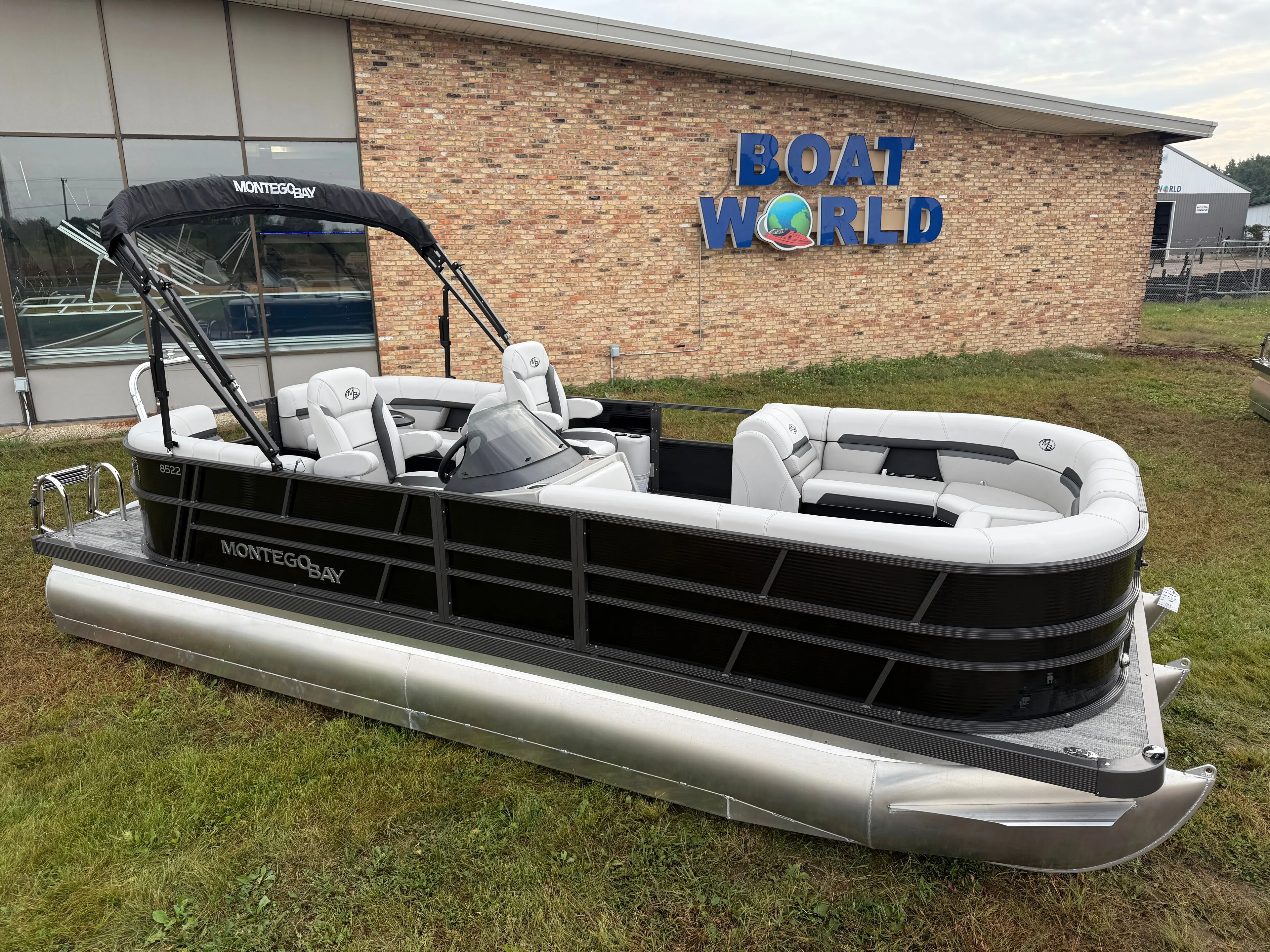 Montego Bay 8522 Quad Lounge Tritoon & Honda 4-Stroke EFI