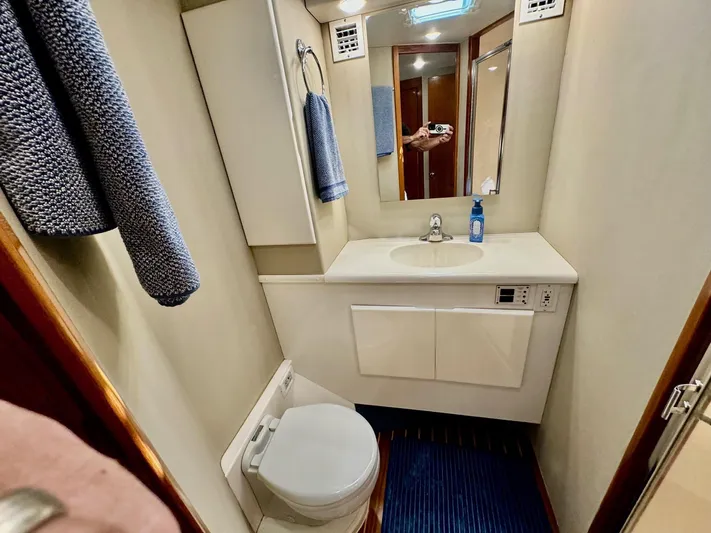 Floridita Yacht Photos Pics 1997 Post 50 Convertible- FLORIDITA- Master Stateroom Head