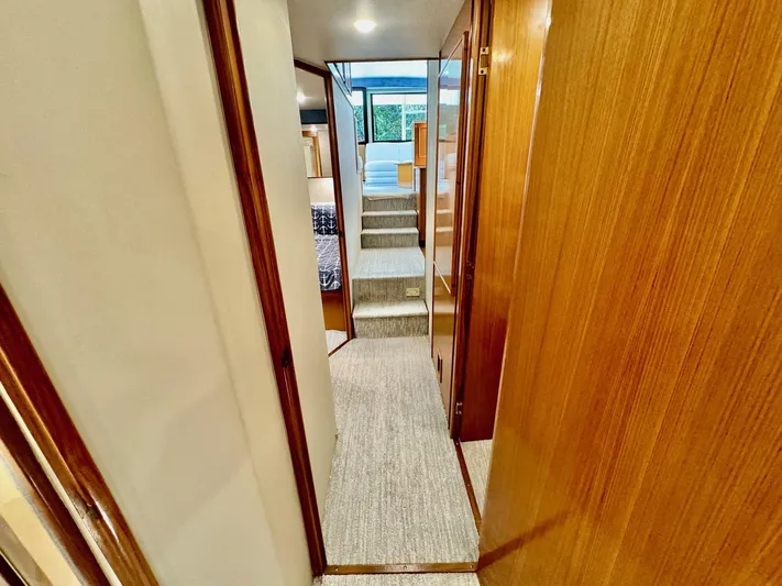 Floridita Yacht Photos Pics 1997 Post 50 Convertible- FLORIDITA- Companionway