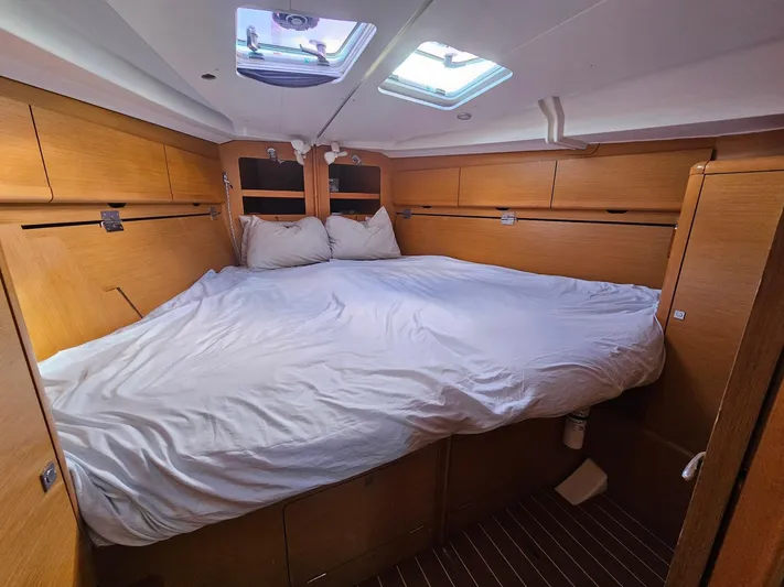 Helix Yacht Photos Pics 2011 Jeanneau 44i yacht cabin with double bed, wooden interior, and skylights.