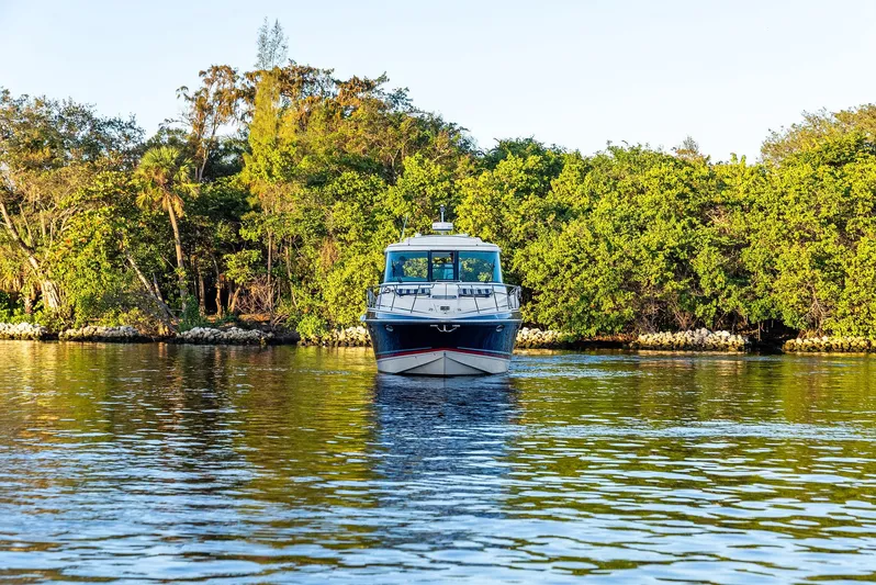 Moderation Yacht Photos Pics 