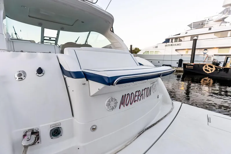 Moderation Yacht Photos Pics 