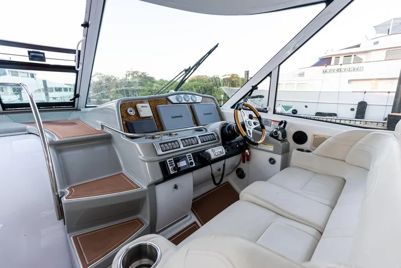 Moderation Yacht Photos Pics 