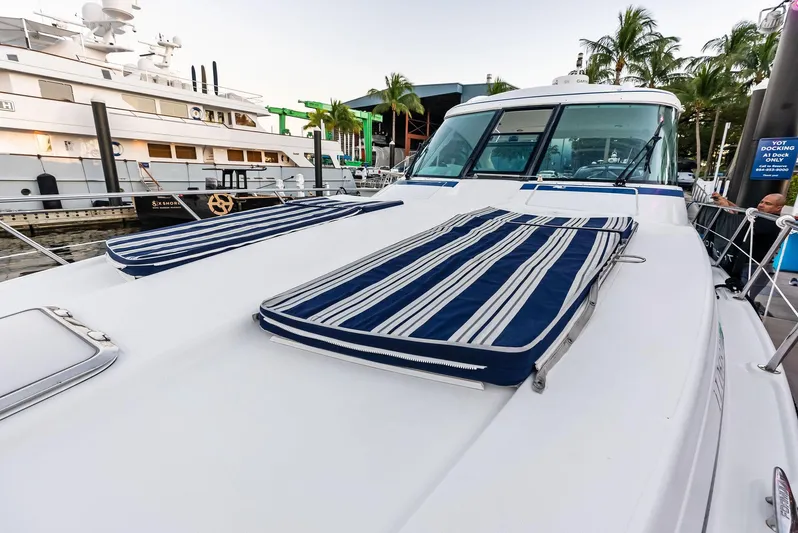 Moderation Yacht Photos Pics 