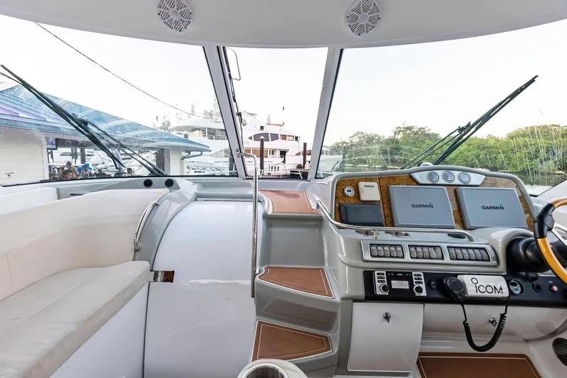 Moderation Yacht Photos Pics 