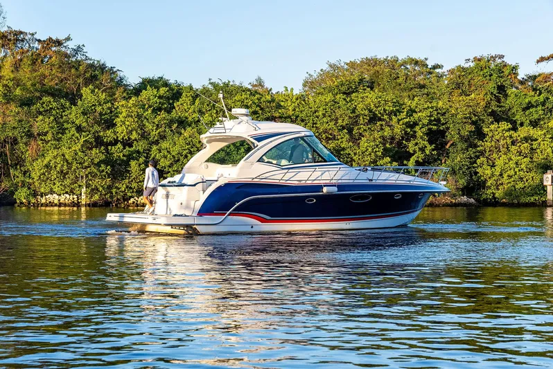 Moderation Yacht Photos Pics 