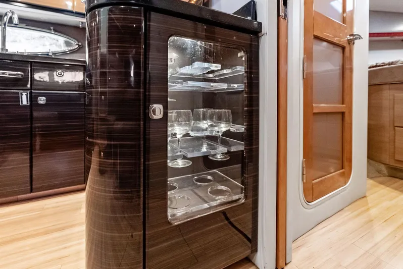 Moderation Yacht Photos Pics 