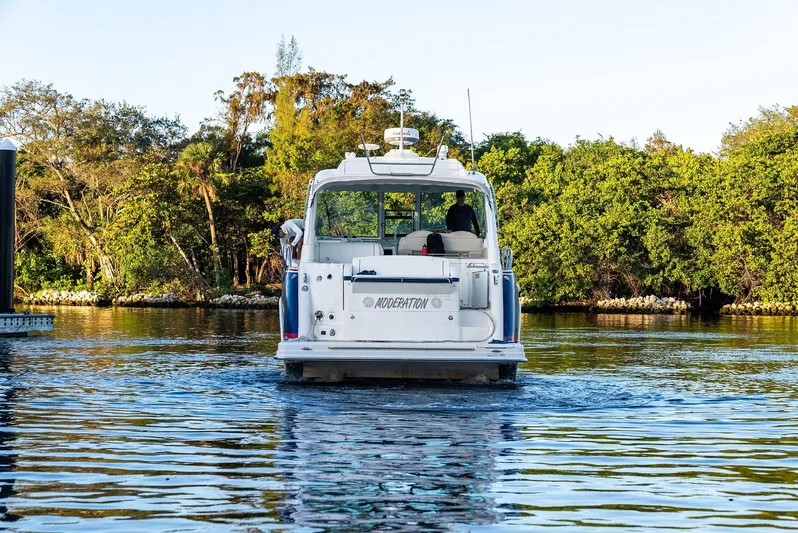 Moderation Yacht Photos Pics 