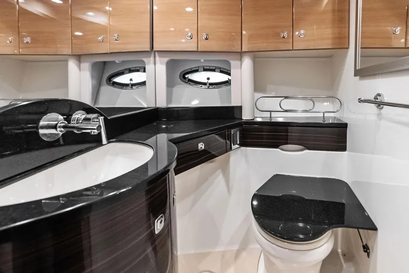 Moderation Yacht Photos Pics 