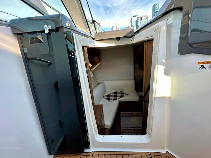 Wine Knot Yacht Photos Pics 