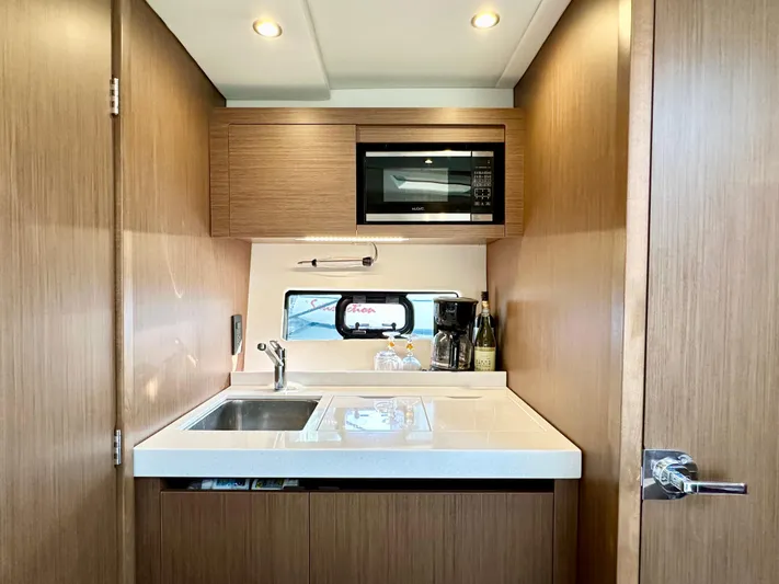 Wine Knot Yacht Photos Pics 