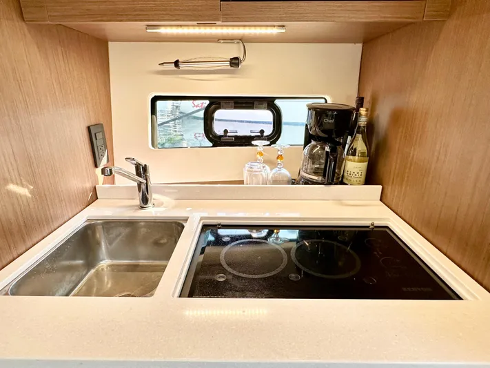 Wine Knot Yacht Photos Pics 