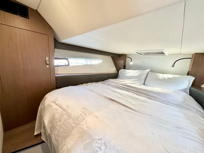 Wine Knot Yacht Photos Pics 