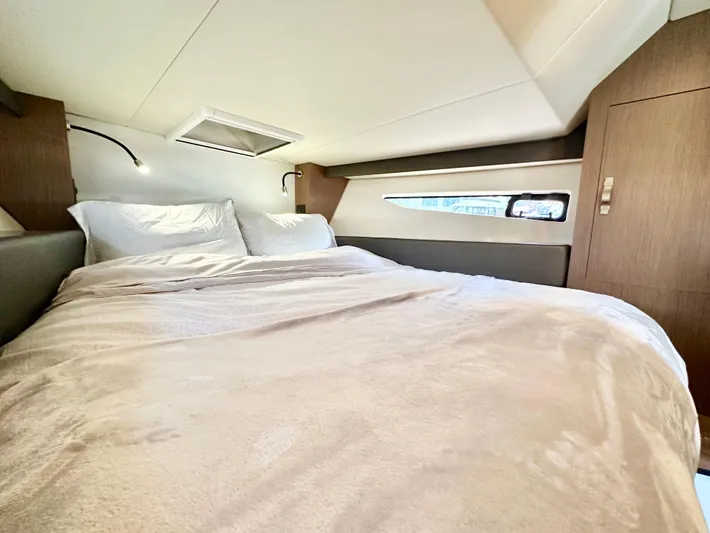 Wine Knot Yacht Photos Pics 