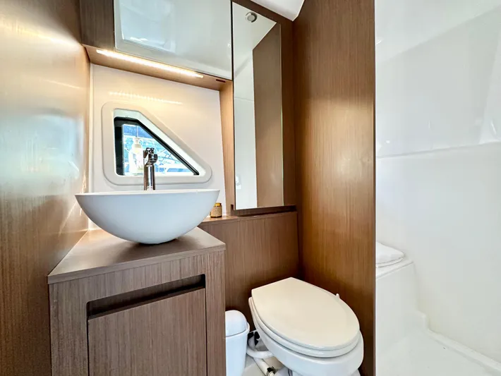 Wine Knot Yacht Photos Pics 