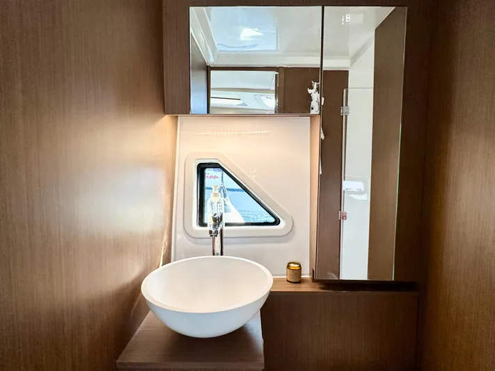 Wine Knot Yacht Photos Pics 