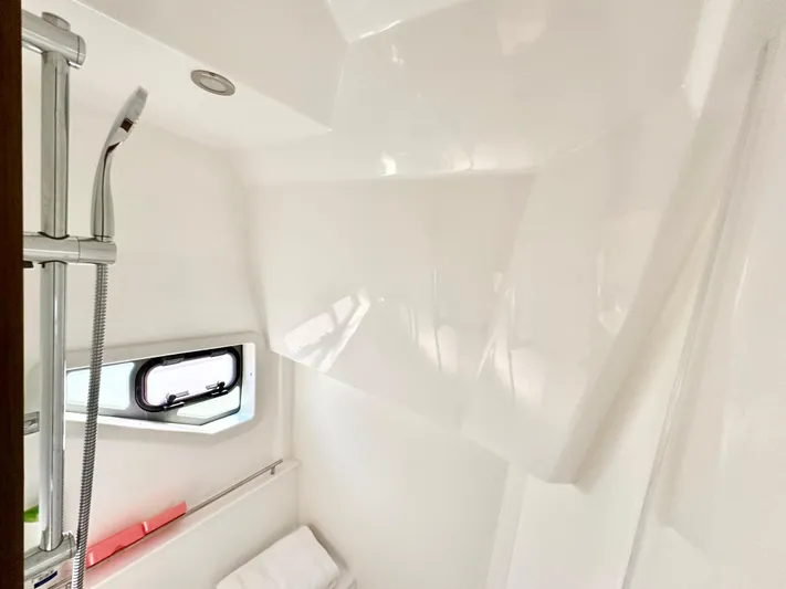 Wine Knot Yacht Photos Pics 