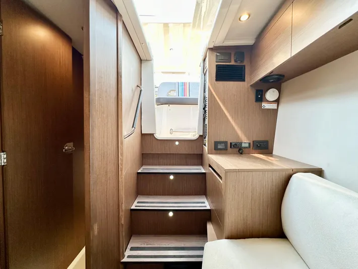 Wine Knot Yacht Photos Pics 