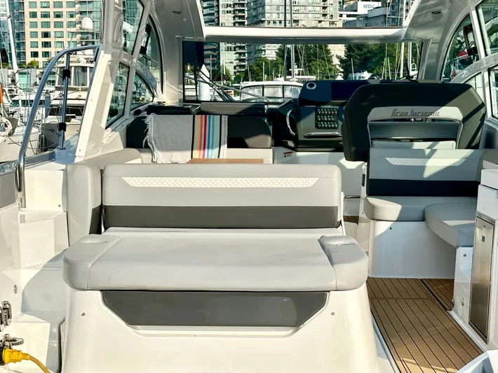 Wine Knot Yacht Photos Pics 