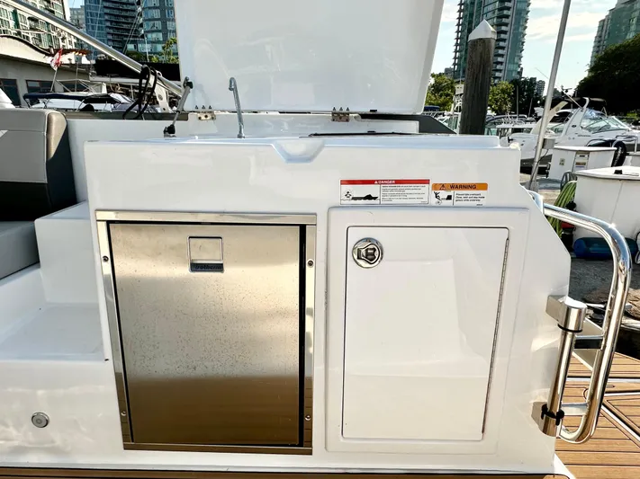 Wine Knot Yacht Photos Pics 