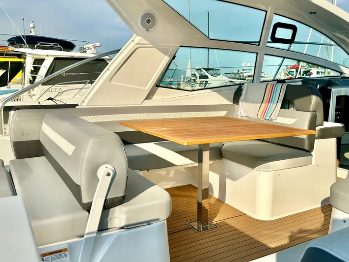 Wine Knot Yacht Photos Pics 