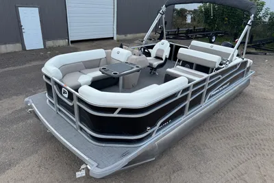 Princecraft Vectra 21 RL Dinette Swingback $27995