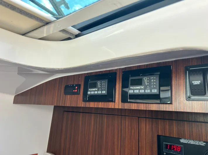 Reel Big Gurl Yacht Photos Pics 