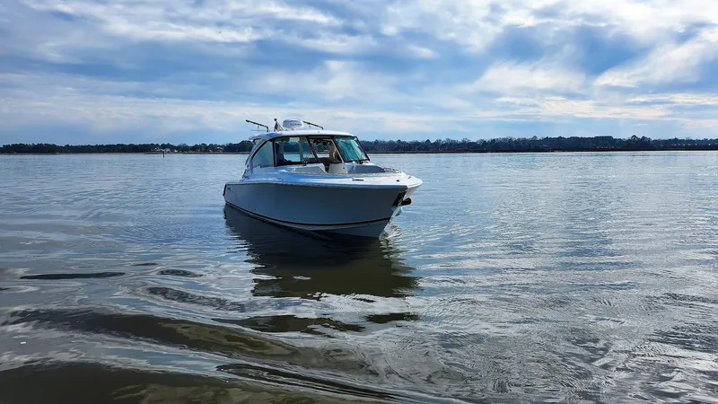 Reel Big Gurl Yacht Photos Pics 