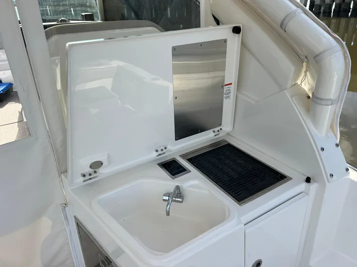 Reel Big Gurl Yacht Photos Pics 