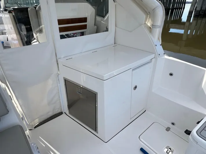 Reel Big Gurl Yacht Photos Pics 