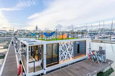 2025 La Mare Houseboat Modern 10