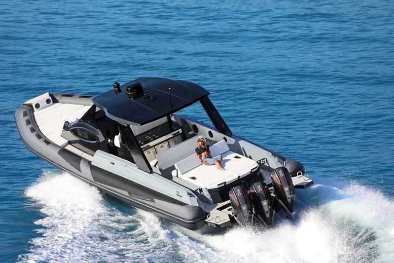  Yacht Photos Pics 2026 Ranieri CAYMAN 45.0 Cruiser speeding on blue ocean waters.