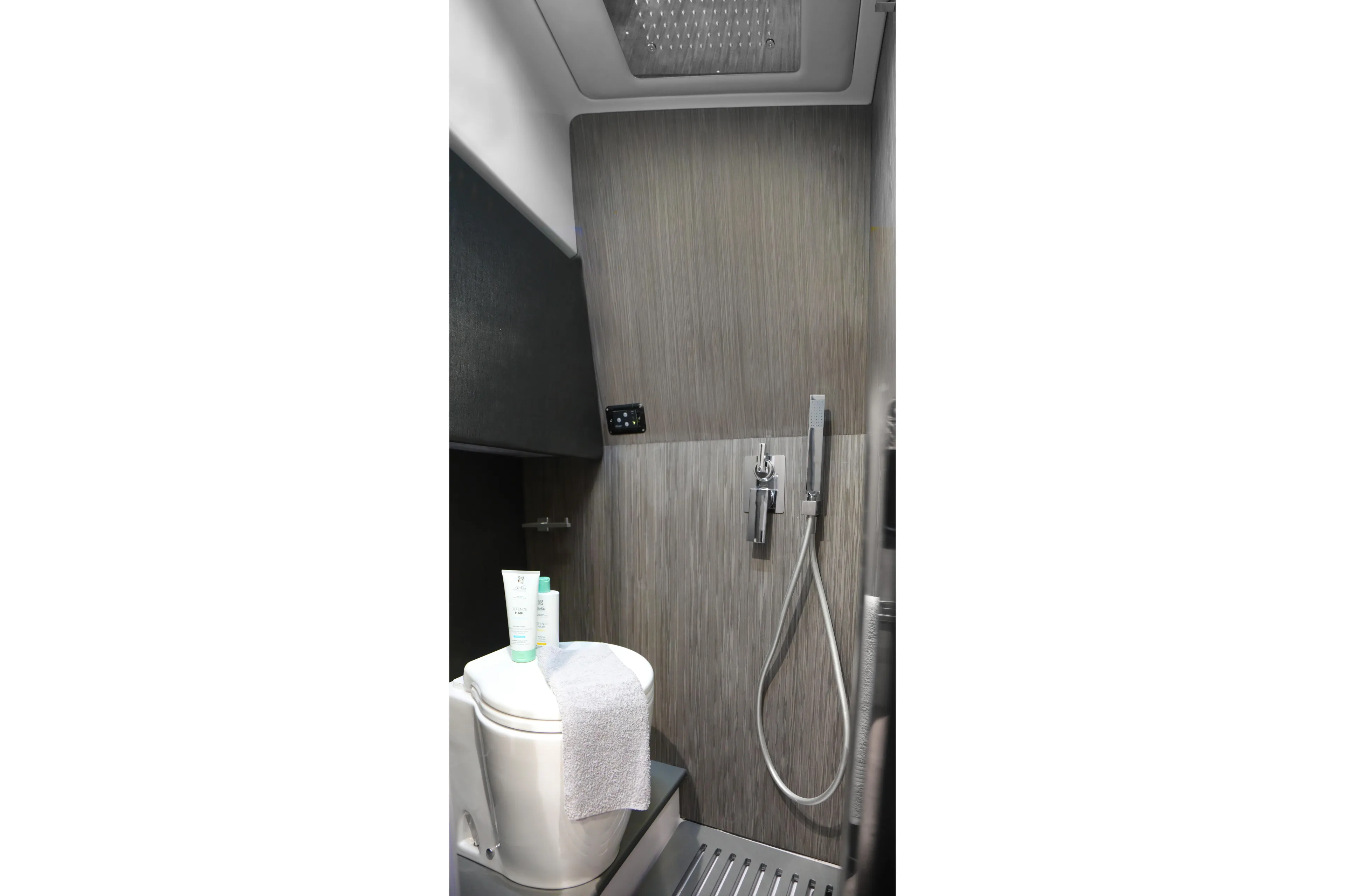  Yacht Photos Pics Modern bathroom in 2026 Ranieri CAYMAN 45.0 Cruiser yacht, featuring sleek shower and amenities.