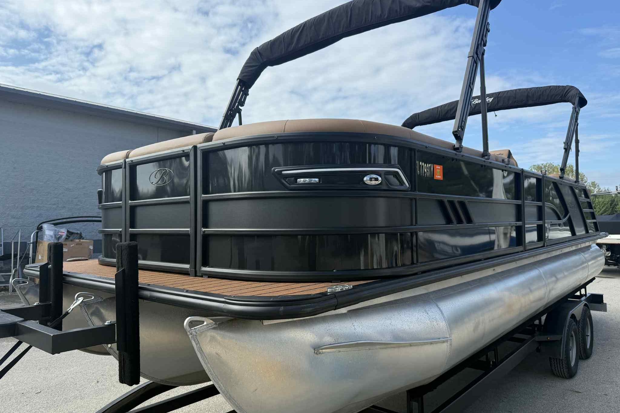 Bentley Pontoons Elite 253 Admiral