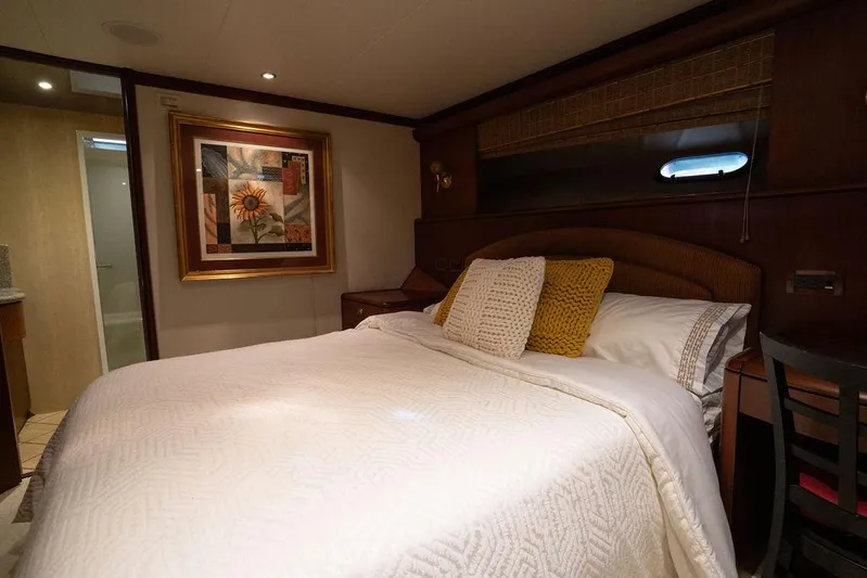  Yacht Photos Pics Luxurious bedroom interior on 2004 Cheoy Lee 84 Bravo Flybridge yacht.