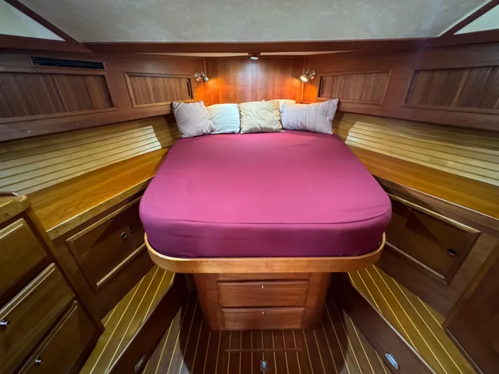 Quiet Time Yacht Photos Pics 2004 Sabre 42 H/B QUIET TIME