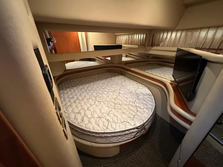  Yacht Photos Pics Luxurious bedroom interior of 2001 Sea Ray 480 Sedan Bridge yacht.
