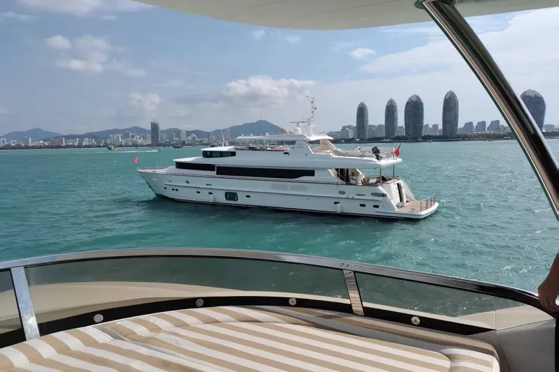  Yacht Photos Pics Luxurious Horizon 110 yacht cruising near modern city skyline, 2011 model.