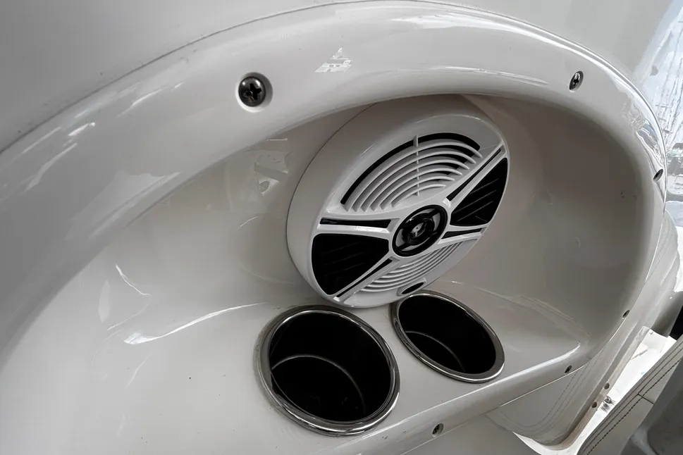 2015 Robalo R305 Walkaround Kahytt til salgs- YachtWorld