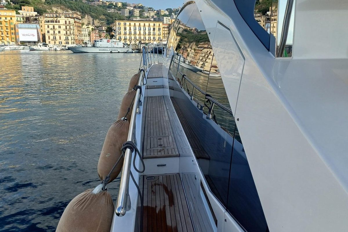 2018 Azimut 77 