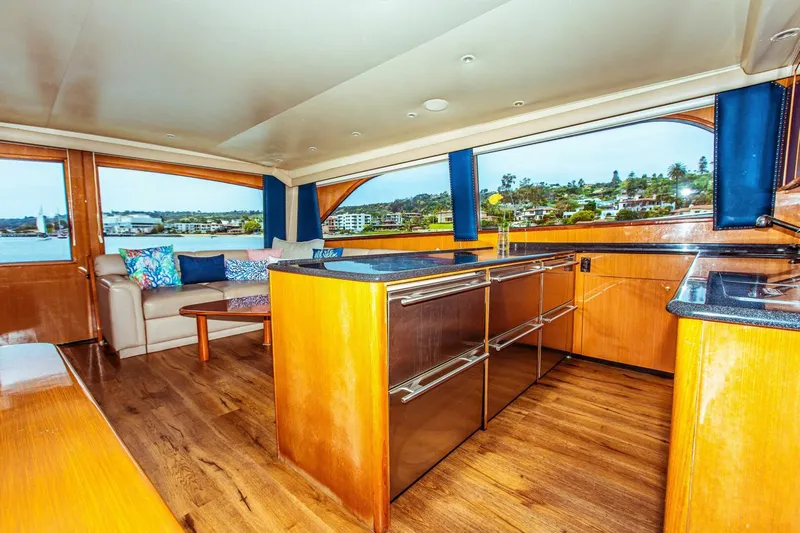 No Name Yacht Photos Pics 2002 Viking 61 Flybridge