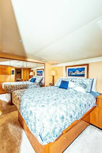 No Name Yacht Photos Pics 2002 Viking 61 Flybridge