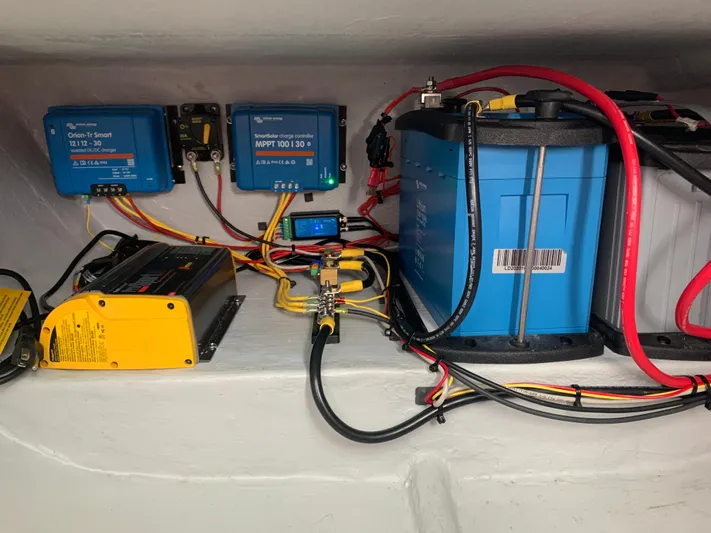 Go Long Yacht Photos Pics Battery Setup