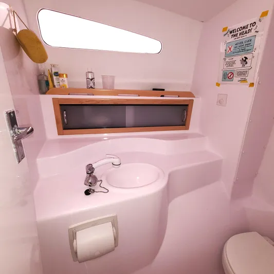 Go Long Yacht Photos Pics Head 2