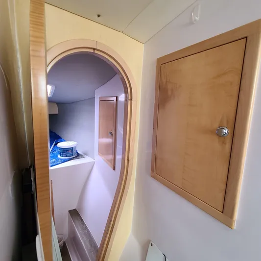Go Long Yacht Photos Pics V-Berth