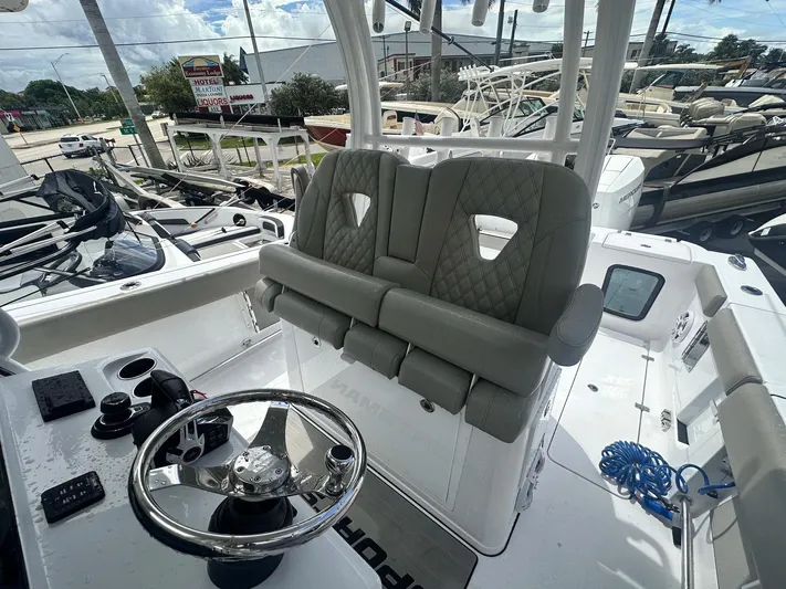  Yacht Photos Pics 2024-SPORTSMAN-OPEN-302