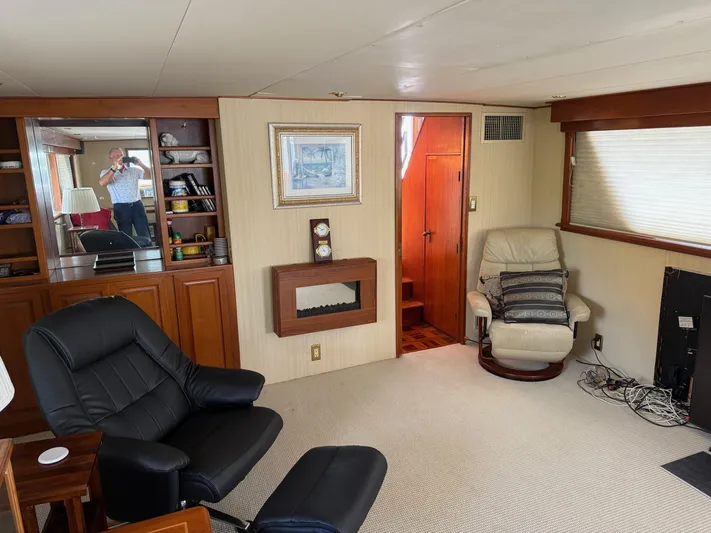 Miss Wendy Yacht Photos Pics Interior of 1972 Burger 81 Raised Pilothouse yacht with comfortable seating and decor.