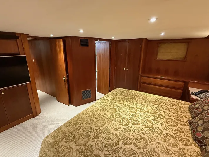 Miss Wendy Yacht Photos Pics Luxurious 1972 Burger 81 Raised Pilothouse yacht bedroom with elegant wood paneling.